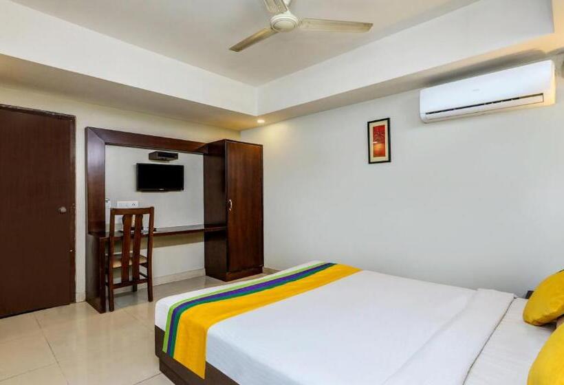 בית מלון כפרי Itsy By Treebo  Greenwood Inn And Suites