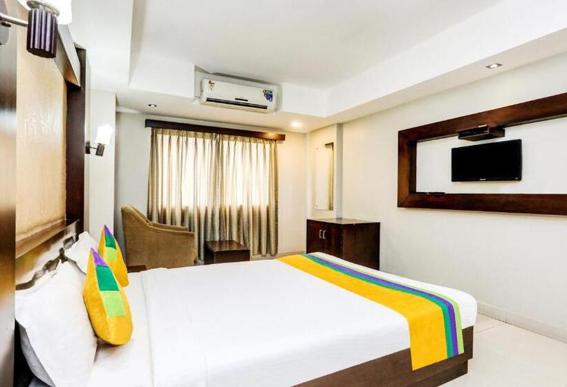 בית מלון כפרי Itsy By Treebo  Greenwood Inn And Suites