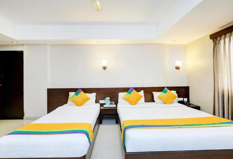 בית מלון כפרי Itsy By Treebo  Greenwood Inn And Suites