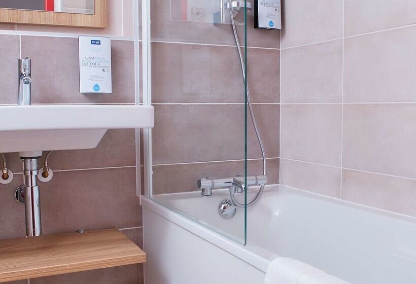 ホテル Kyriad Pontarlier