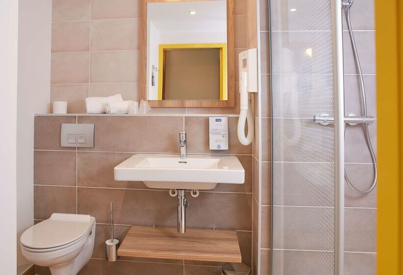 ホテル Kyriad Pontarlier