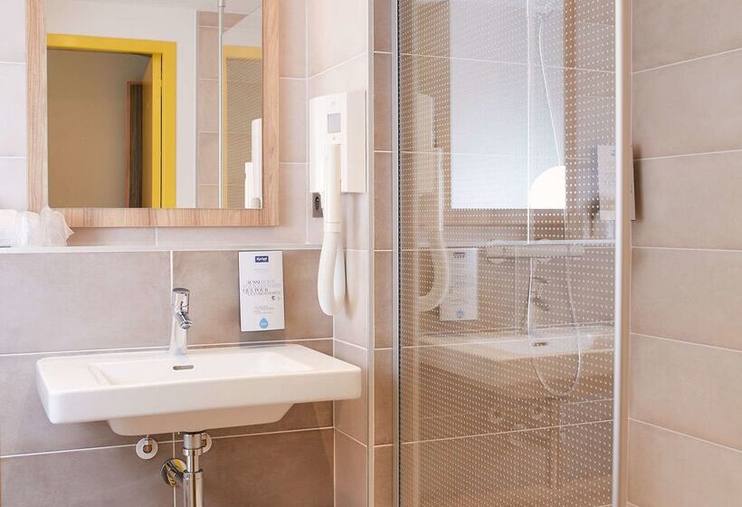 בית מלון כפרי Kyriad Pontarlier