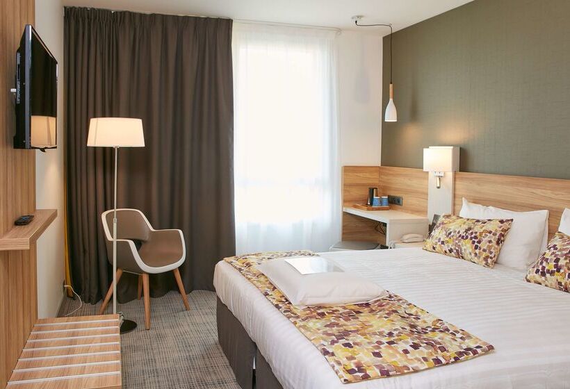 ホテル Kyriad Pontarlier