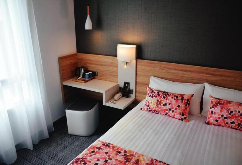 ホテル Kyriad Pontarlier