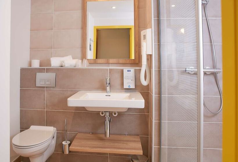 בית מלון כפרי Kyriad Pontarlier