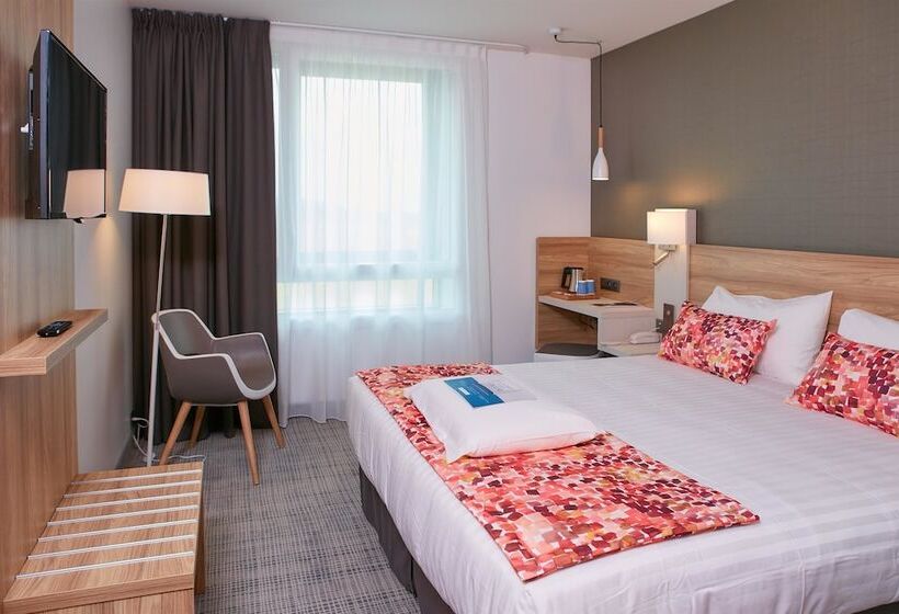 בית מלון כפרי Kyriad Pontarlier