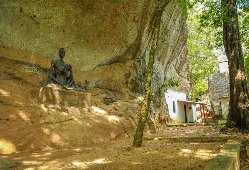 Отель Liyya Water Villas