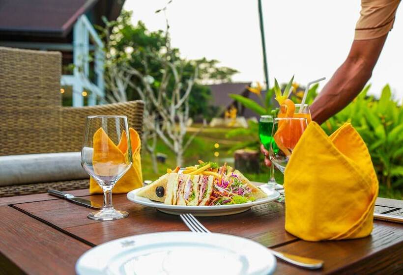 Отель Liyya Water Villas