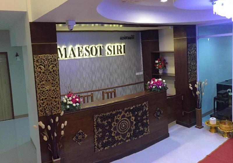 Отель Maesot Siri