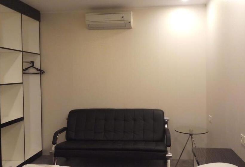 ホテル Puncak Budget