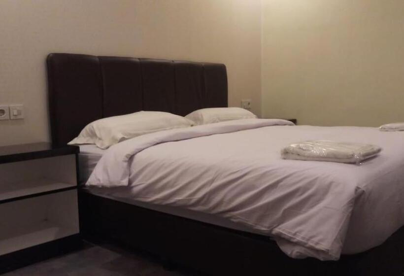 ホテル Puncak Budget