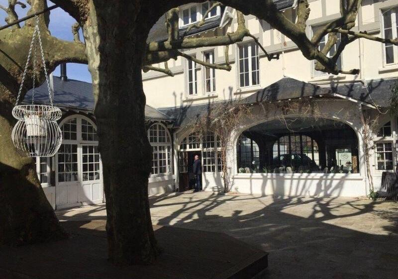 ホテル Restaurant Pavillon Bleu