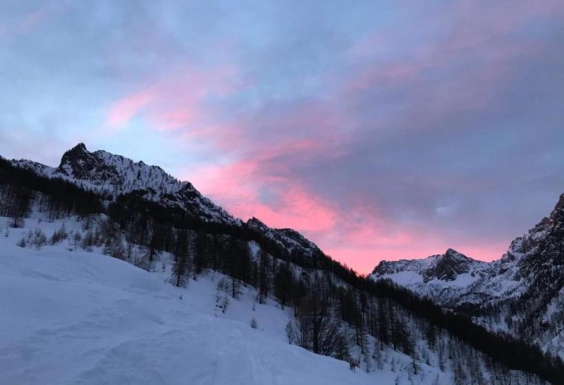 Отель Rifugio Lou Lindal