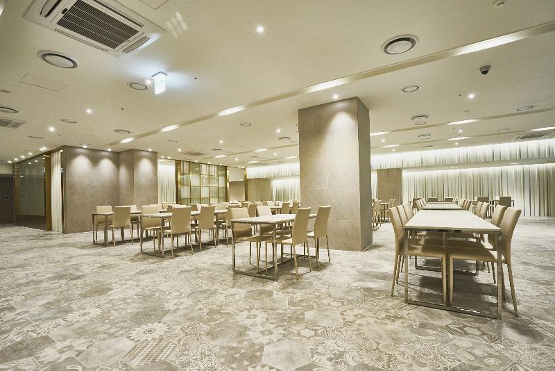 فندق Royal Emporium Incheon Airport