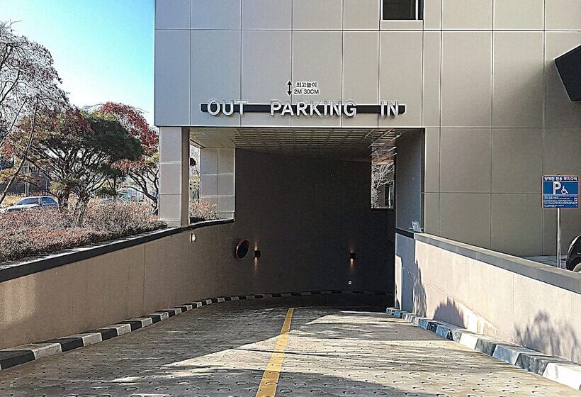 فندق Royal Emporium Incheon Airport