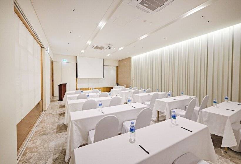 فندق Royal Emporium Incheon Airport