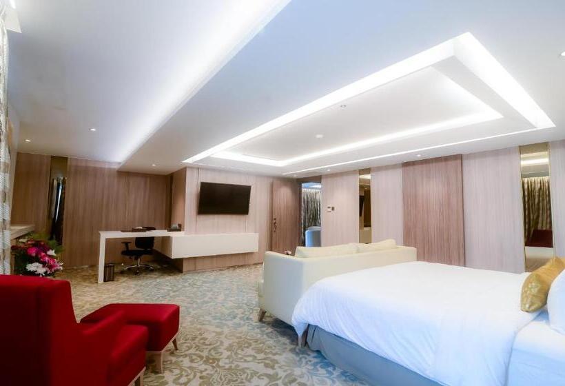 Отель The Excelton