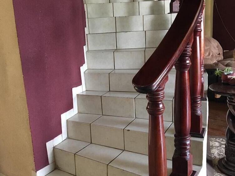 호텔 Y Estancia 24 7