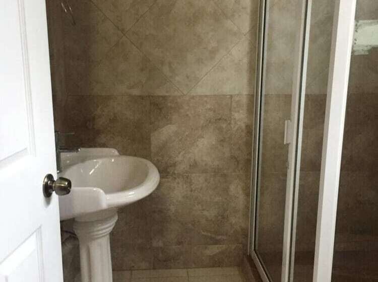 호텔 Y Estancia 24 7