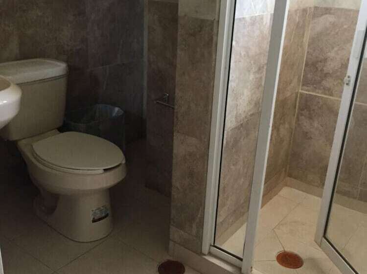 호텔 Y Estancia 24 7