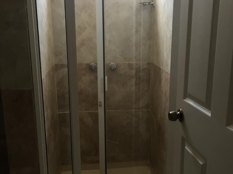 호텔 Y Estancia 24 7