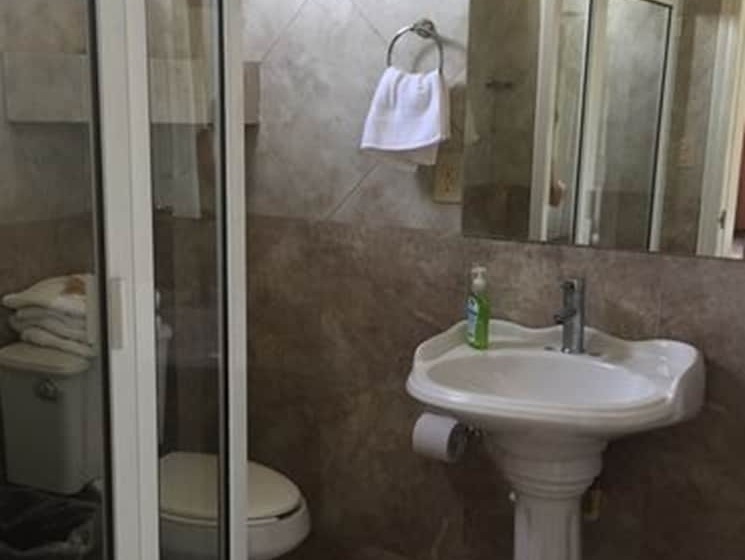 호텔 Y Estancia 24 7