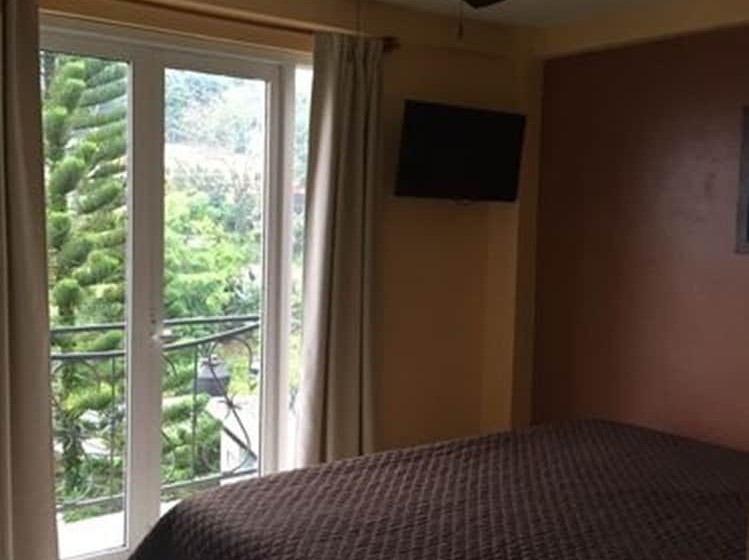 호텔 Y Estancia 24 7