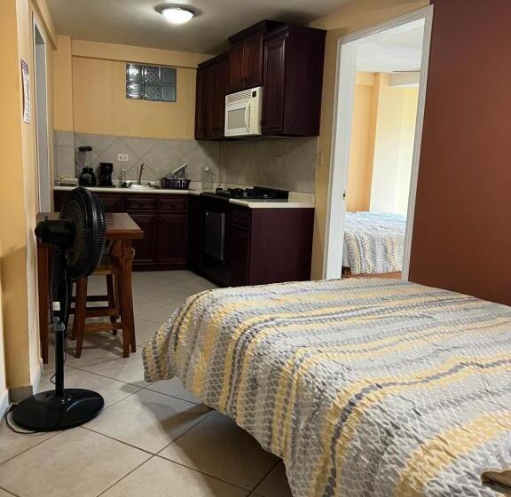 호텔 Y Estancia 24 7