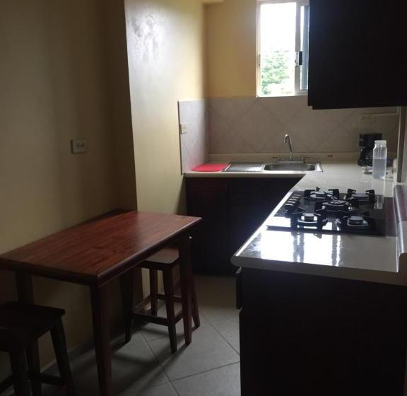 호텔 Y Estancia 24 7