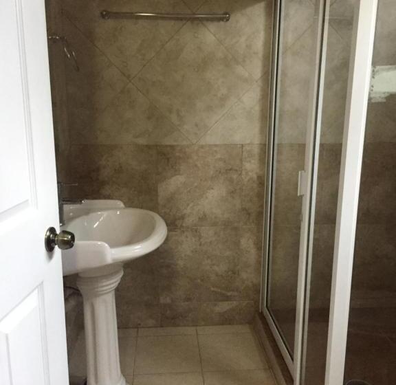 호텔 Y Estancia 24 7