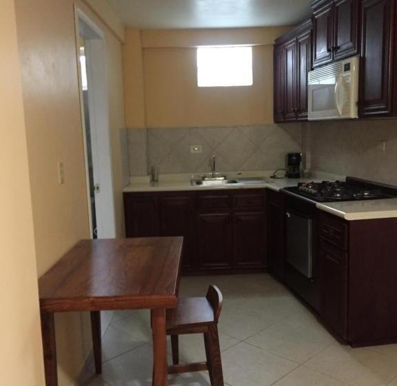 호텔 Y Estancia 24 7