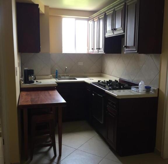 호텔 Y Estancia 24 7