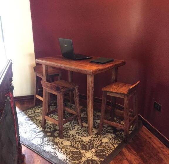 호텔 Y Estancia 24 7