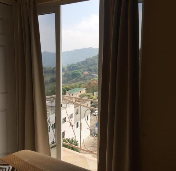 호텔 Y Estancia 24 7