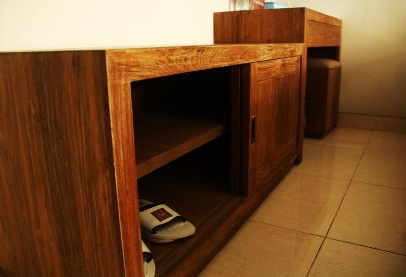 ホテル Zen Rooms Sukajadi Sindang Sirna