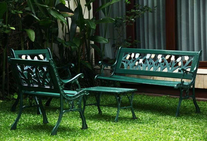 ホテル Zen Rooms Sukajadi Sindang Sirna