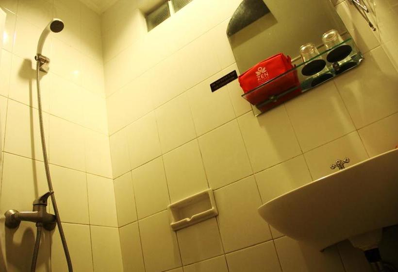 ホテル Zen Rooms Sukajadi Sindang Sirna