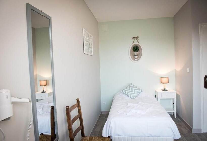 Logis Hotel Restaurant Le Relais Fleuri