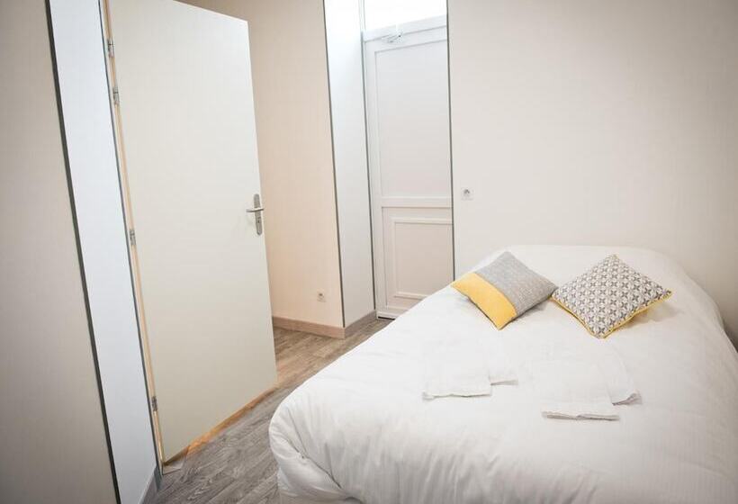 Logis Hotel Restaurant Le Relais Fleuri