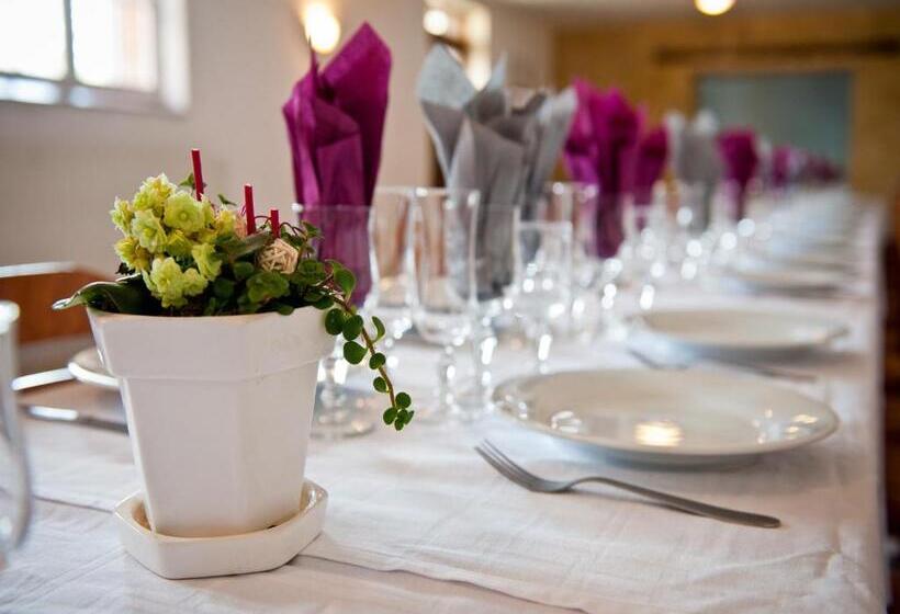 Logis Hotel Restaurant Le Relais Fleuri