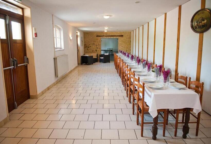 Logis Hotel Restaurant Le Relais Fleuri