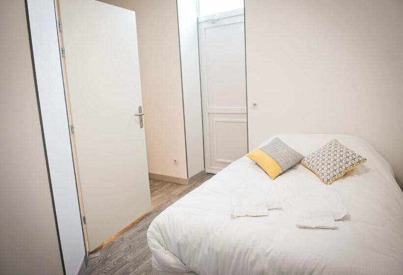 Logis Hotel Restaurant Le Relais Fleuri