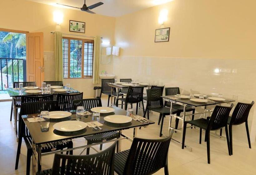 استراحتگاه Ayursakthi Riverdale