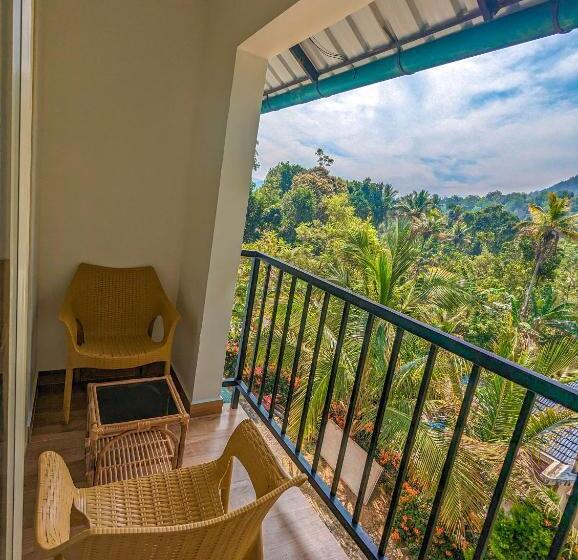 استراحتگاه Ayursakthi Riverdale