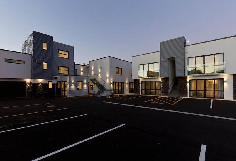 2 On Whiteleigh And 239 On Lincoln Motel