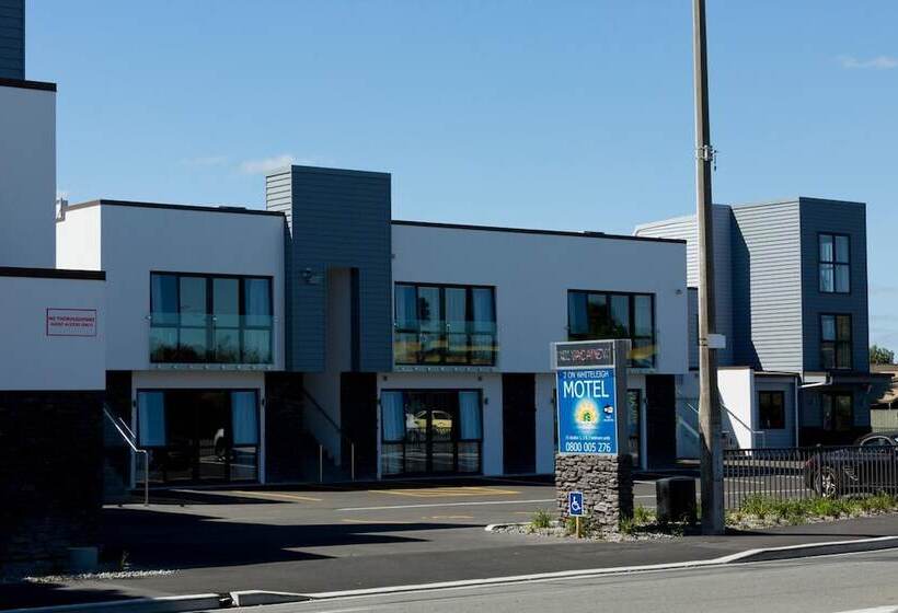 2 On Whiteleigh And 239 On Lincoln Motel