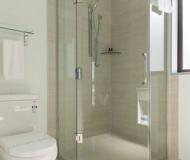 2 On Whiteleigh And 239 On Lincoln Motel