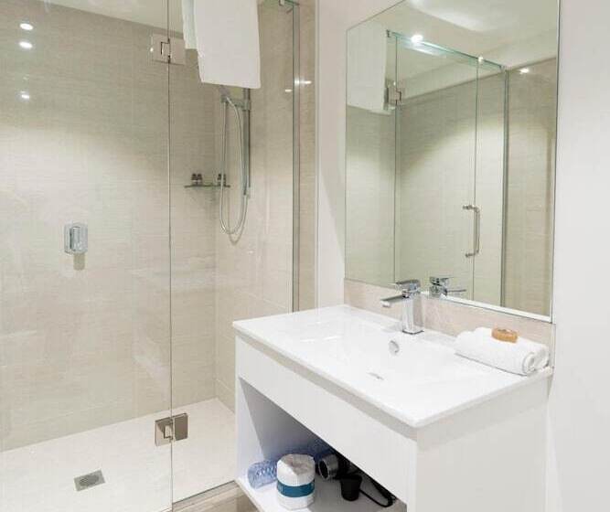 2 On Whiteleigh And 239 On Lincoln Motel