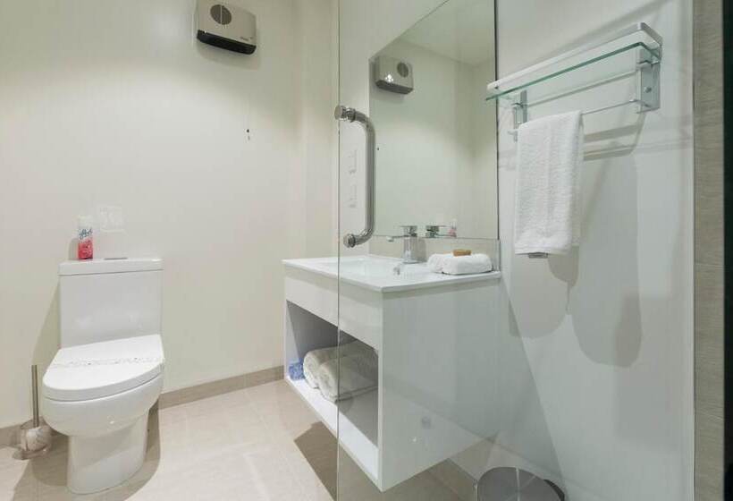 2 On Whiteleigh And 239 On Lincoln Motel