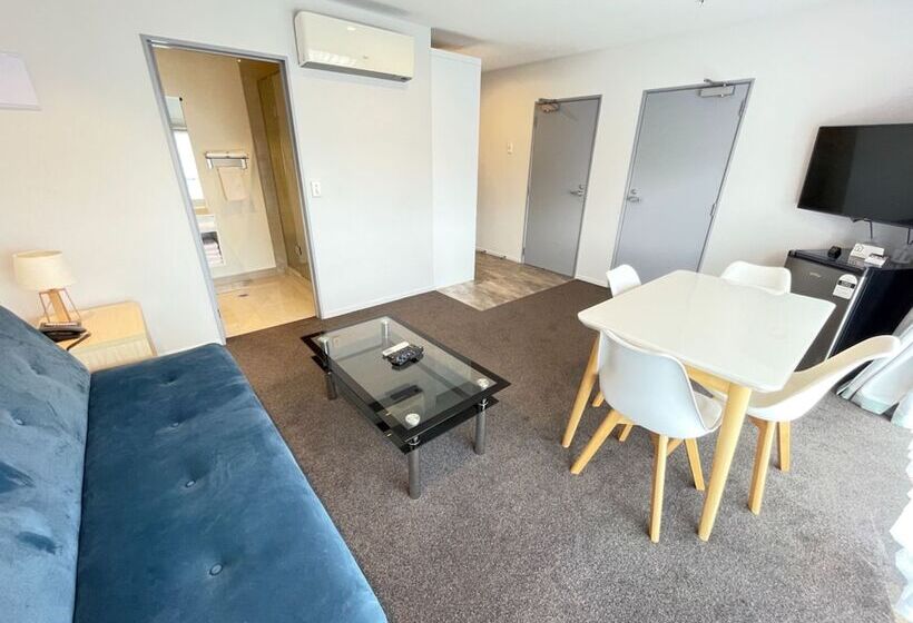 2 On Whiteleigh And 239 On Lincoln Motel